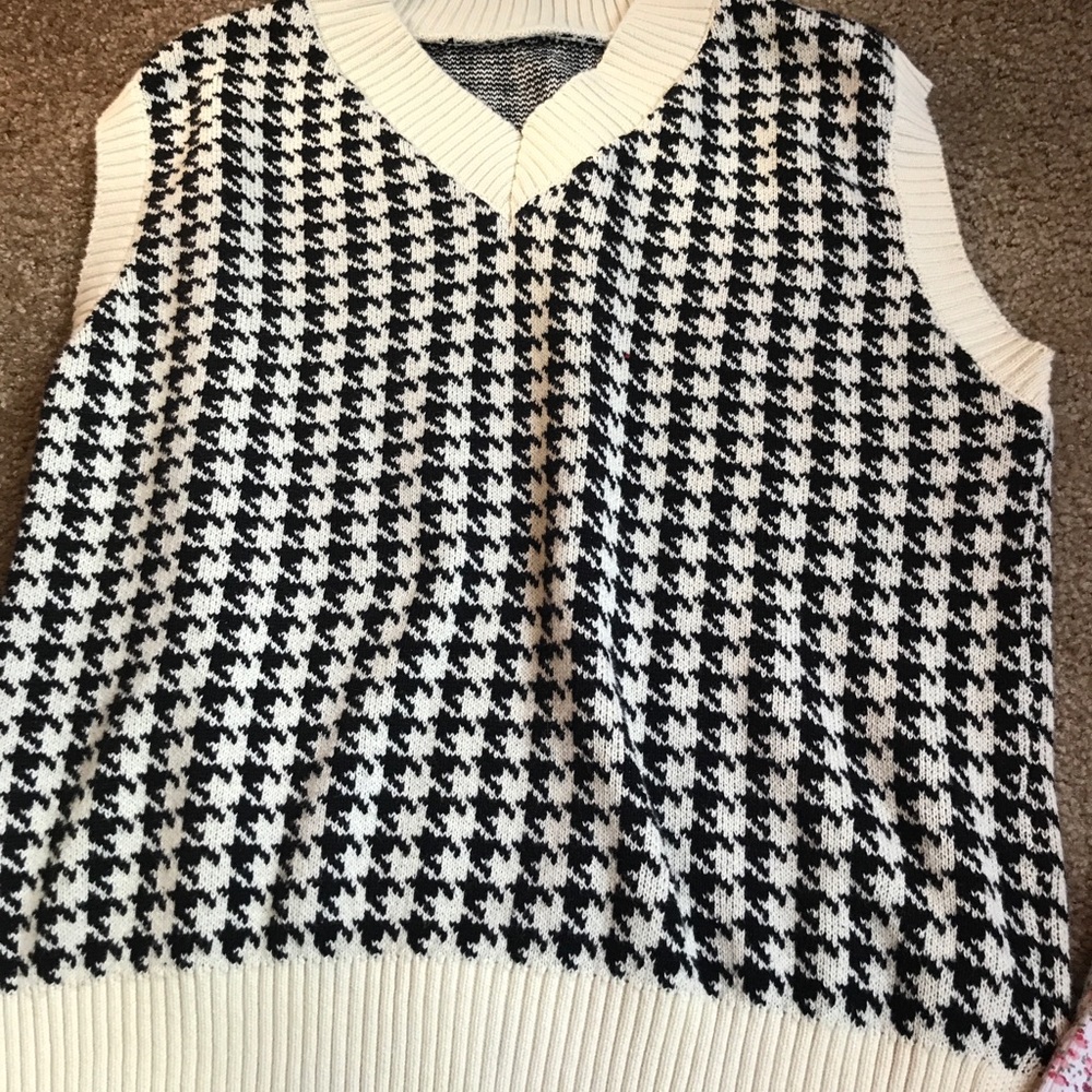 Brandy Melville give away!!! - Picture 4 of 4